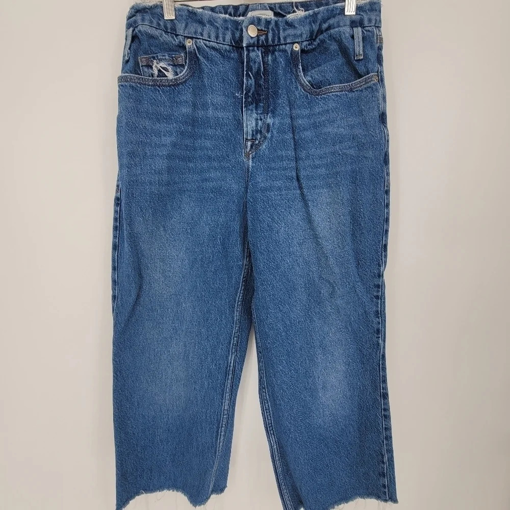 good american Cropped high waisted blue distressed bottom jeans size 6 / 28